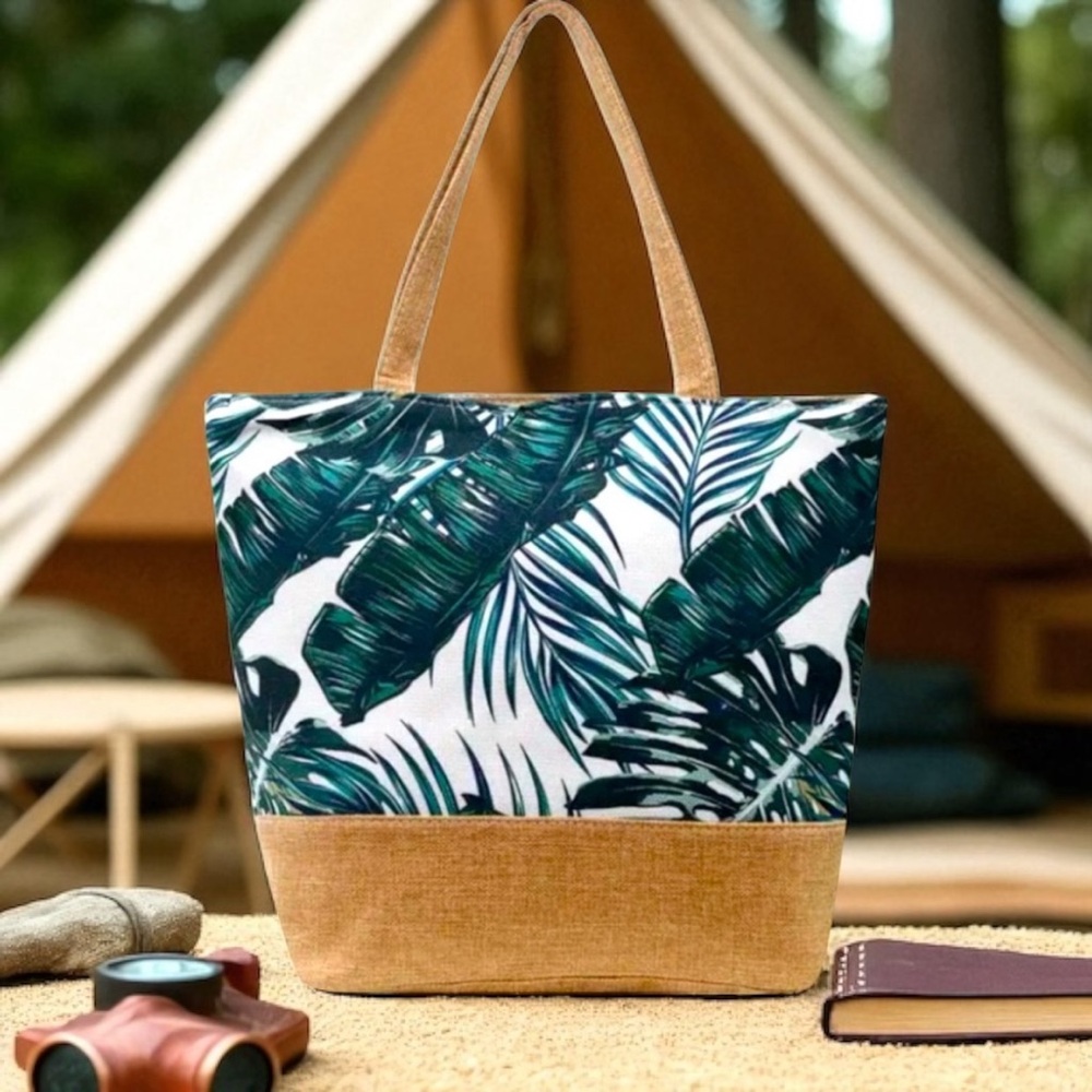 Palm‎ Leaf Botanical TOTE with zip closure that is lightweight and foldable. - Picture 7 of 8